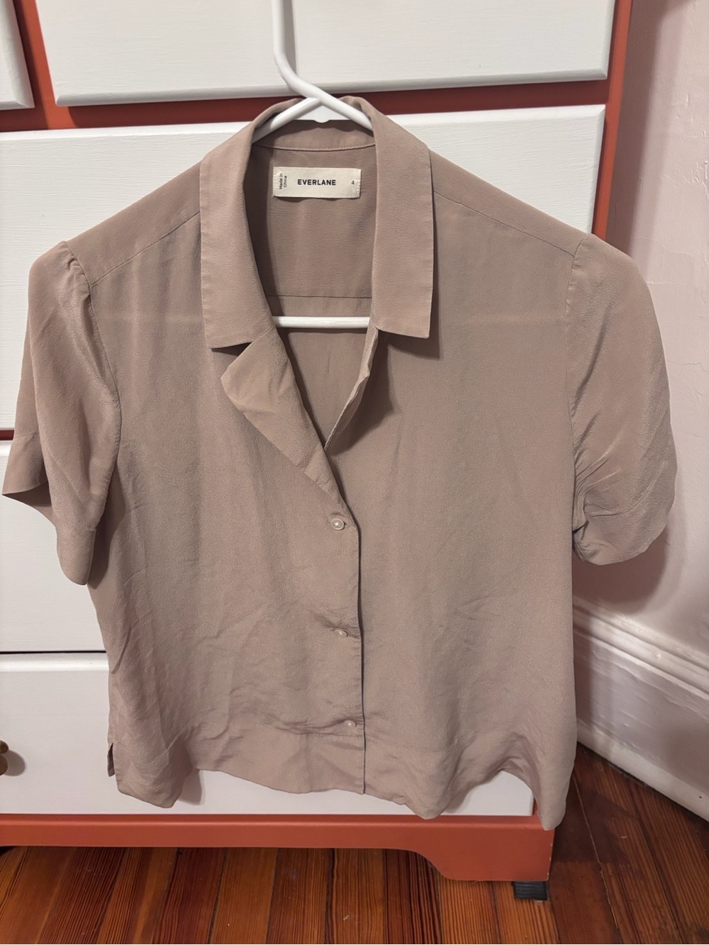 Everlane Short Sleeve Button-Down Top in Light Taupe - Picture 2 of 5